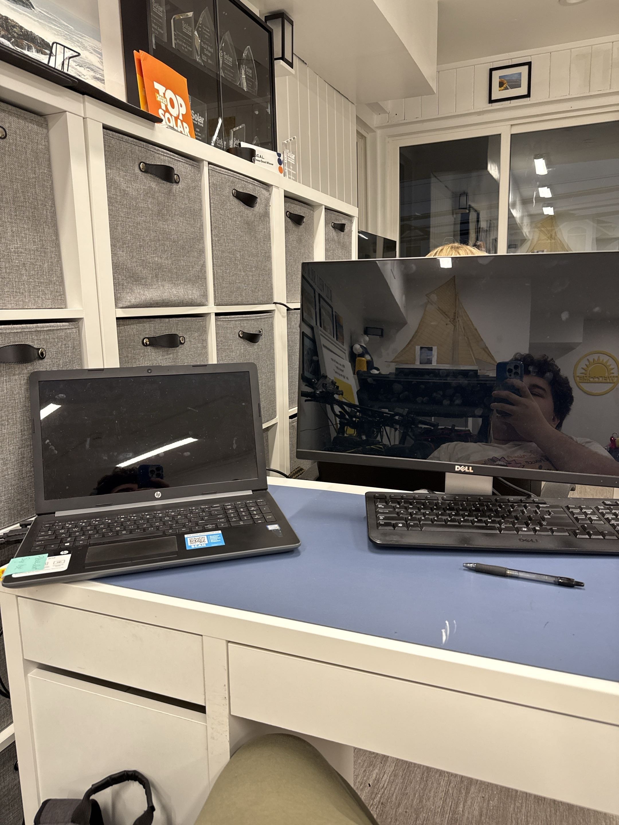 Solar office workstation